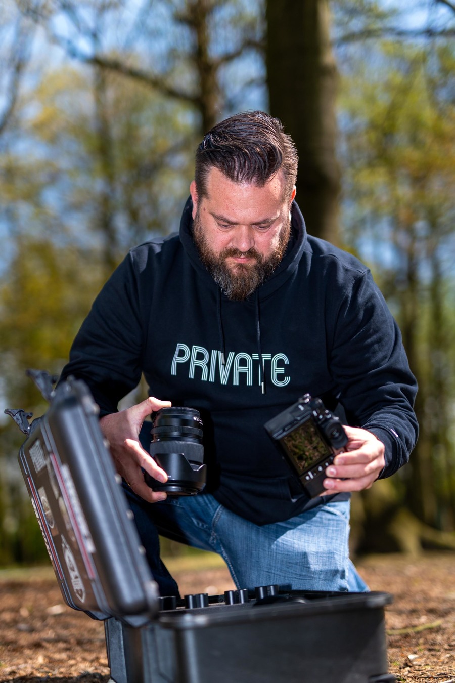 Frank Lambrechts en zijn materialenkoffer