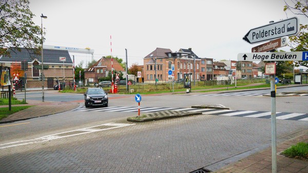 zicht op het kruispunt Cockerillplaats-Jozef Leemanslaan-Kapelstraat