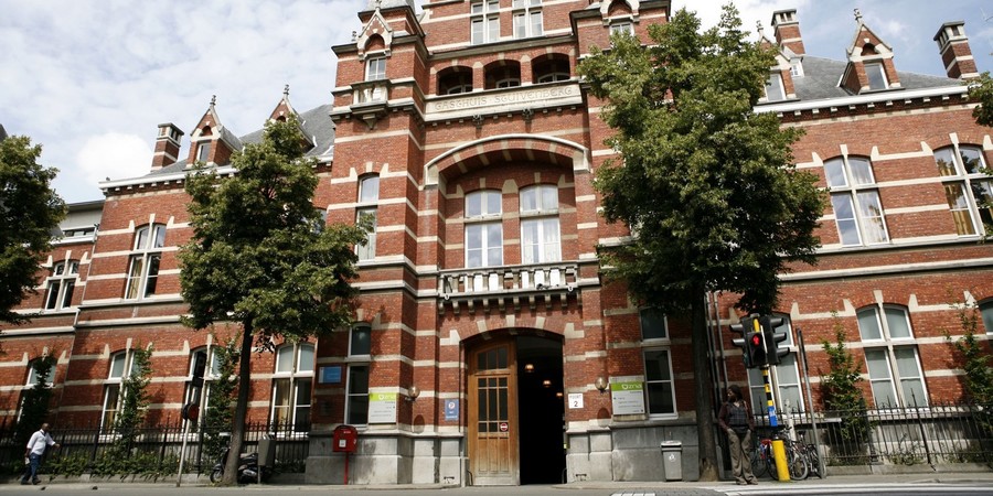 Het voorgebouw van het Stuivenbergziekenhuis. Het voorgebouw van het Stuivenbergziekenhuis.