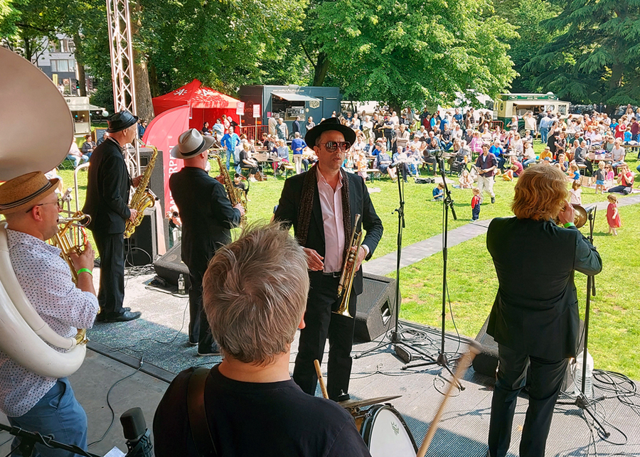 Dan is Ambrassband aan de beurt
