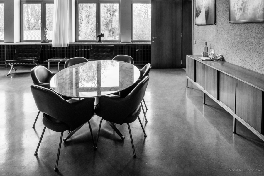 Tafel in bureau districtsburgemeester