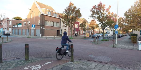 Het kruispunt van de Doornstraat met de Kerkeveldstraat/Lode Brionstraat.