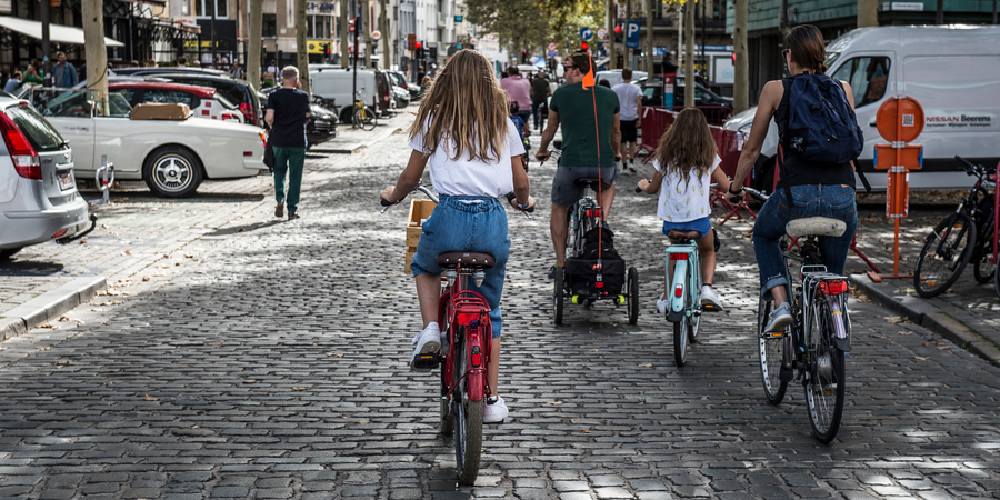 Fietsers op straat Fietsers op straat