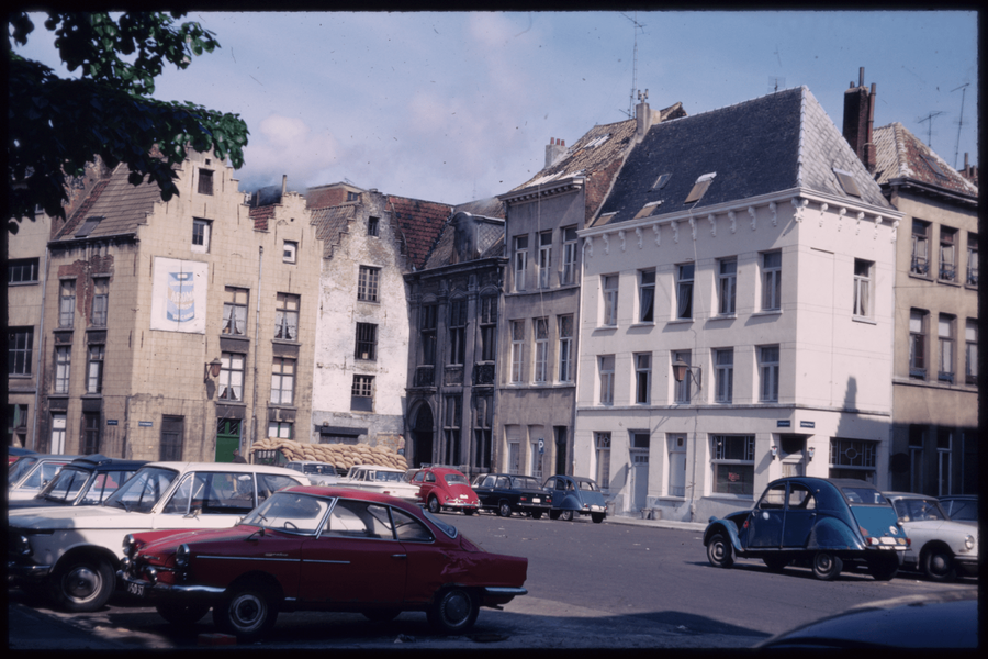 De Stadswaag met rechts café "Köln" op de hoek van de Hoornstraat. 1972