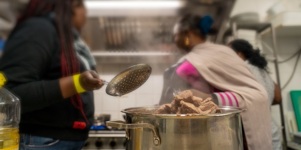 De bereiding van pilao de boeuf