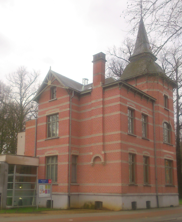Villa Geniets, waar het stadsloket Ekeren is ondergebracht.