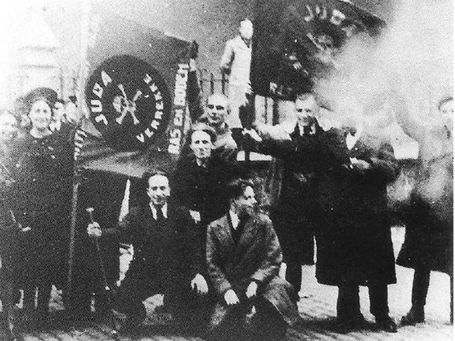 Een beeld van de antisemitische groep tijdens de anti-Joodse pogrom in april 1941. (bron: Wikimedia Commons)