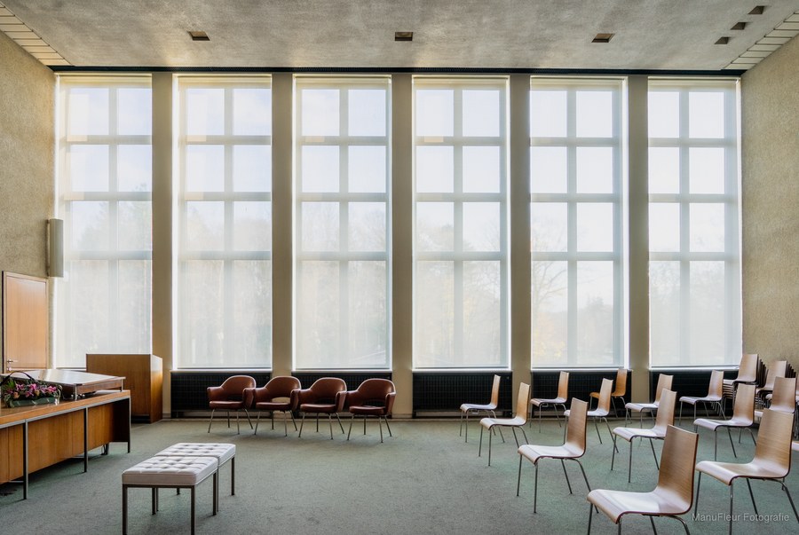 Stoelen in de trouwzaal