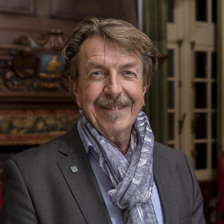 Portret van Wilrijks districtsschepen Werner Theuns. Portret van Wilrijks districtsschepen Werner Theuns.