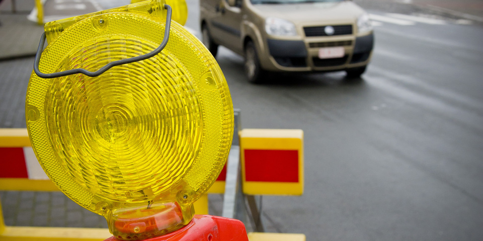 Nutswerken in de straat