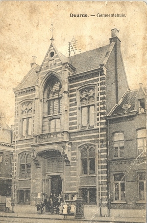 Het gemeentehuis van Gife aan het Cogelsplein Het gemeentehuis van Gife aan het Cogelsplein