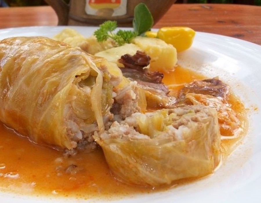 Heerlijke Sarma: koolblaadjes gevuld met gehakt/rijstmengsel