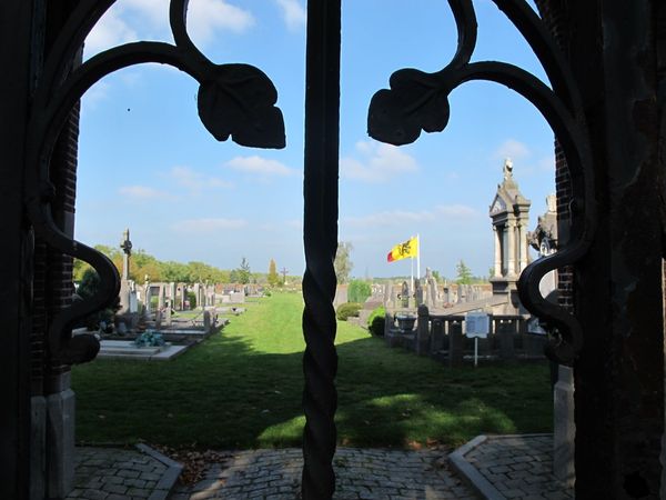 Een blik op de begraafplaats in Ekeren