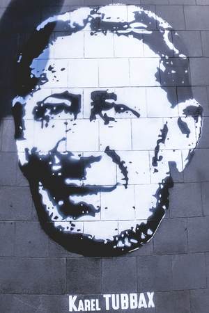Streetart hoofd van Karel Tubbax op het Cogelsplein (t.h.v. Café De Ster) Streetart hoofd van Karel Tubbax op het Cogelsplein (t.h.v. Café De Ster)