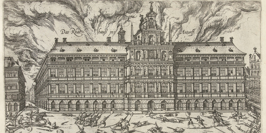 Het stadhuis in brand Het stadhuis in brand