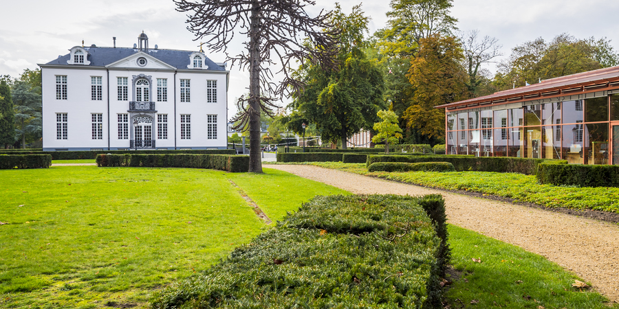 Kasteel ten midden van het groen van park Sorghvliedt Kasteel ten midden van het groen van park Sorghvliedt