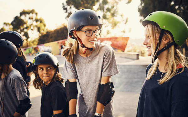 Meisjes in skatebowl