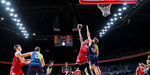 Een scorende Antwerp Giant in een bomvol Sportpaleis tijdens de Night of the Giants 2023