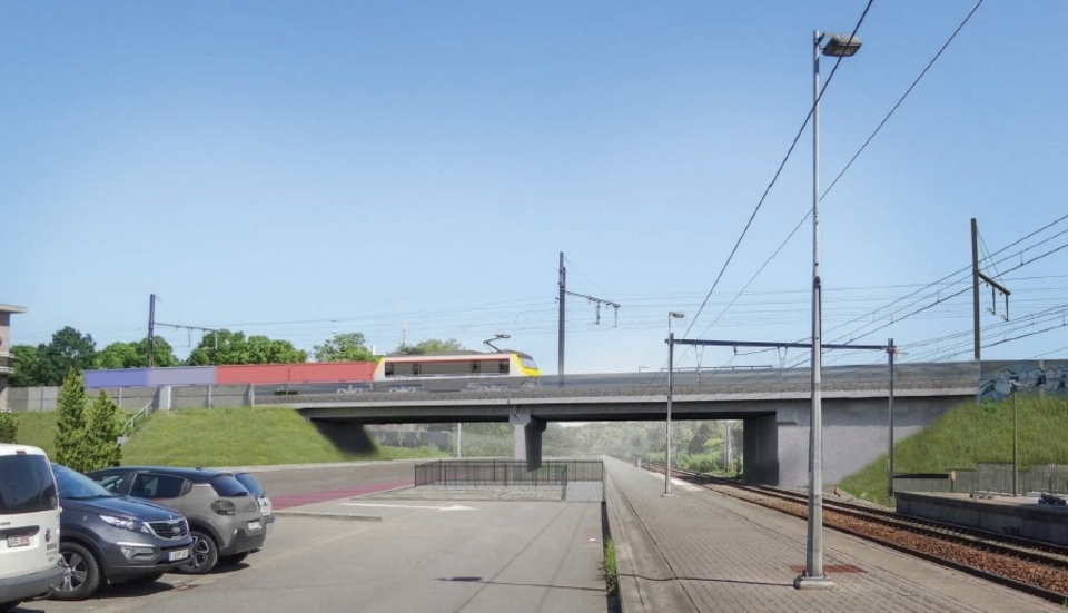 Zicht op de huidige spoorrbrug over de Statiestraat, bekeken vanaf het perron van station Ekeren