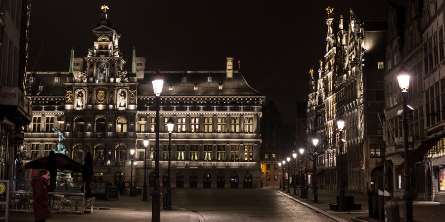 Grote Markt baadt in nieuw licht (foto\'s) | Info | Antwerpen.be Grote Markt baadt in nieuw licht (foto\'s) | Info | Antwerpen.be