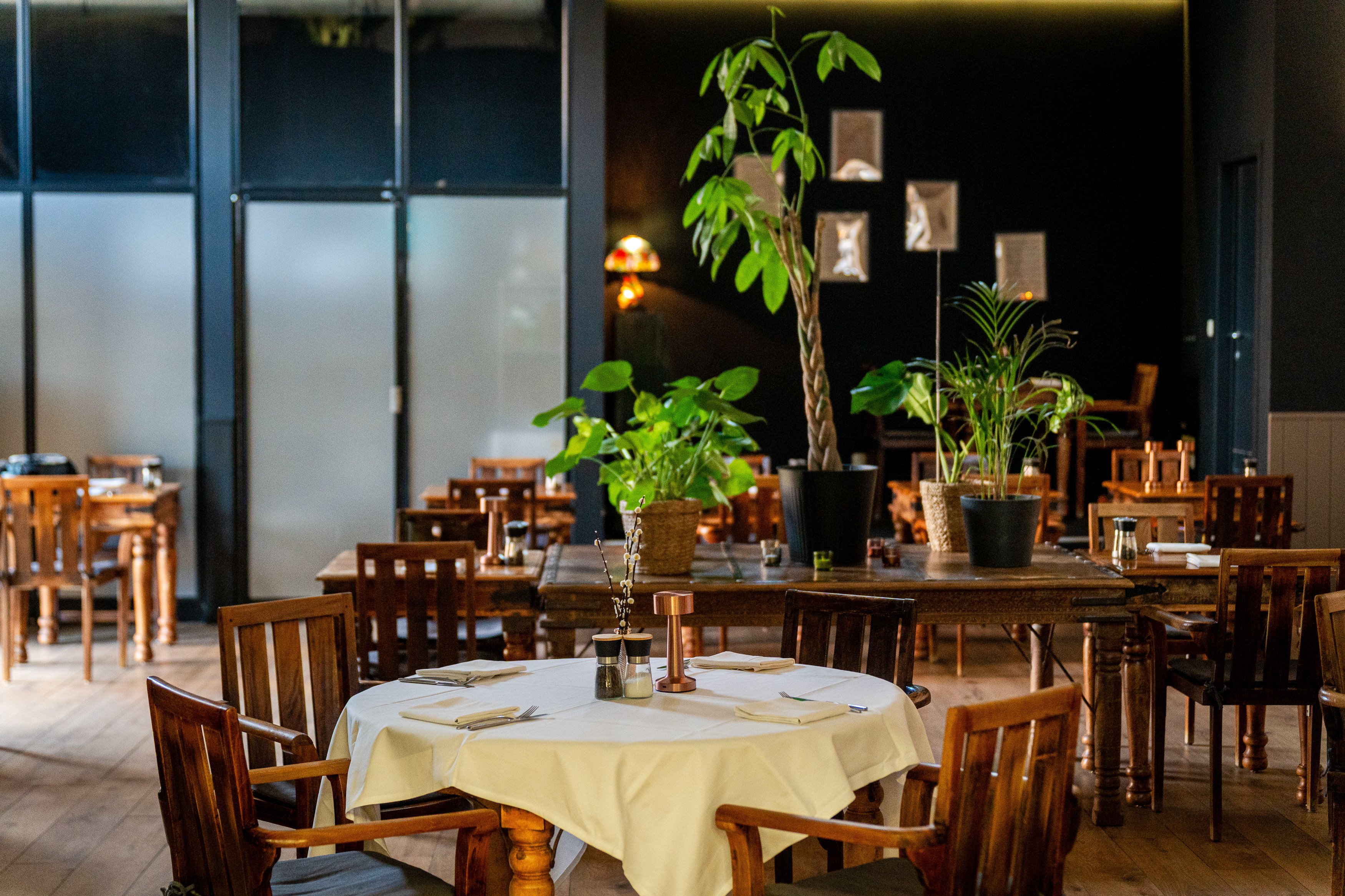 Zicht op achterste deel van het restaurant