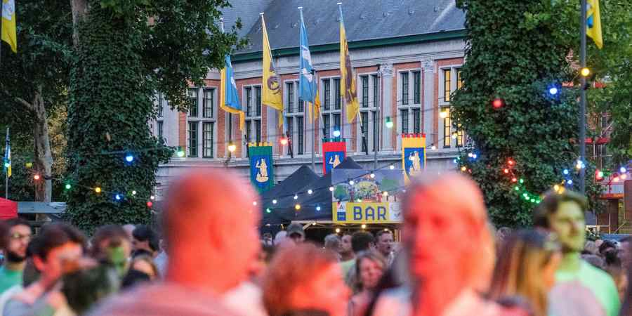 Sfeer tijdens de jaarmarkt op de Bist in Wilrijk. Sfeer tijdens de jaarmarkt op de Bist in Wilrijk.