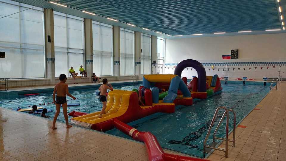 Splash in zwembad groenenhoek