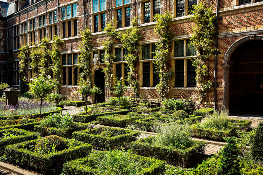 Binnentuin van Museum Plantin-Moretus Binnentuin van Museum Plantin-Moretus