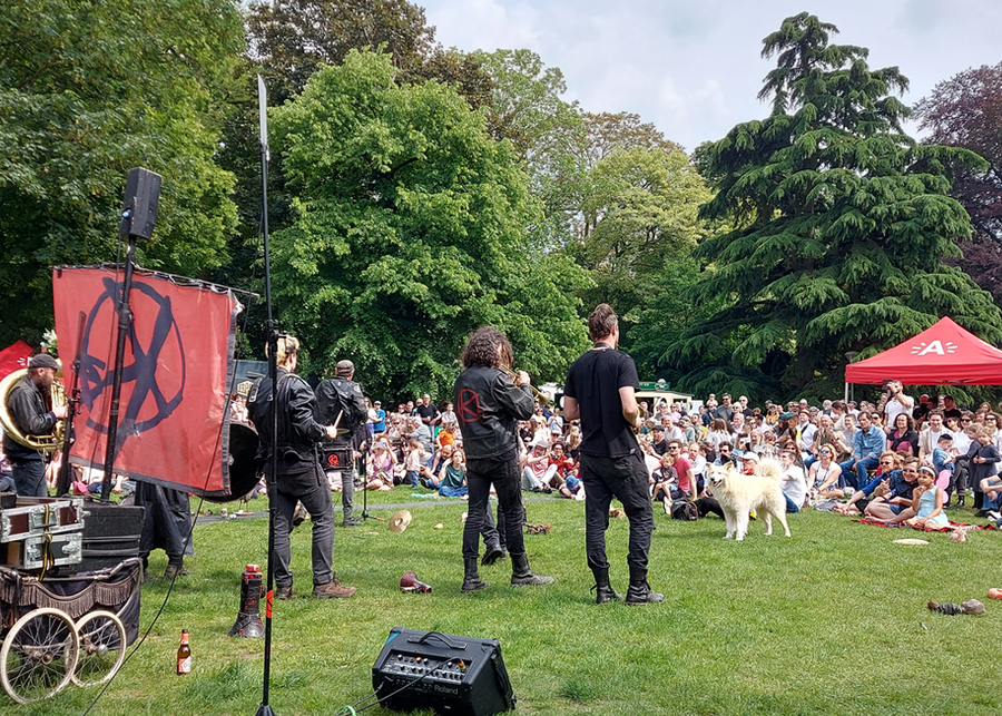 KermesZ à l'Est is de laatste band met hond & mascotte Octto