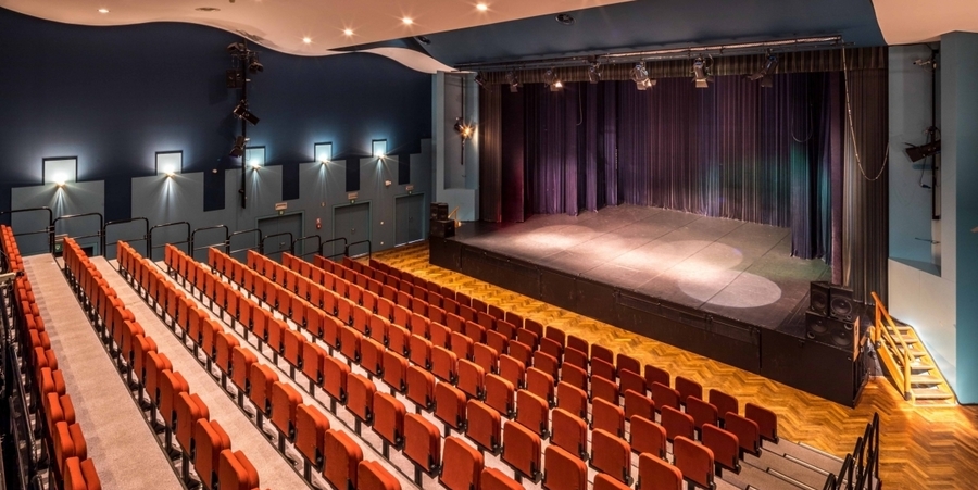 Grote zaal in cc Deurne Grote zaal in cc Deurne