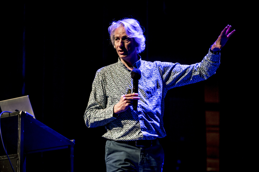 Bart Cambré op het netwerkevent 'Samenwerken' in het Paleis. Bart Cambré op het netwerkevent 'Samenwerken' in het Paleis.