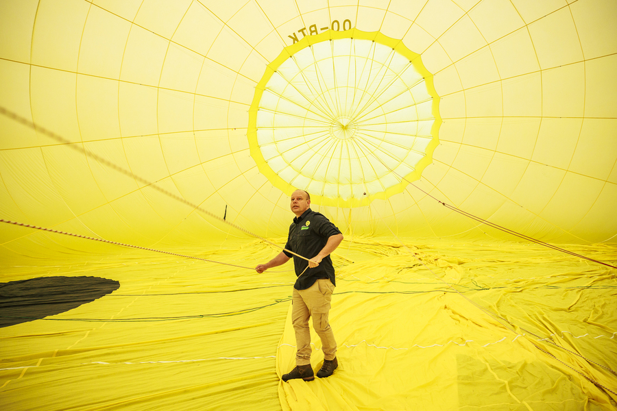 Peter onder de luchtballon