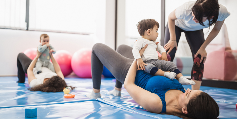 Foto van circusles met ouders en peuters Foto van circusles met ouders en peuters