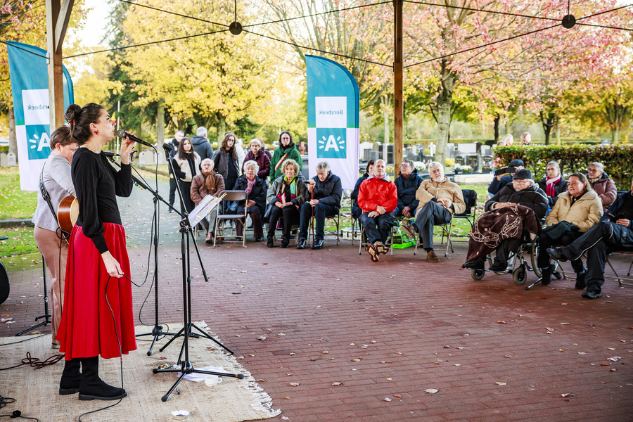akoestisch concert op de begraafplaats van Borsbeek