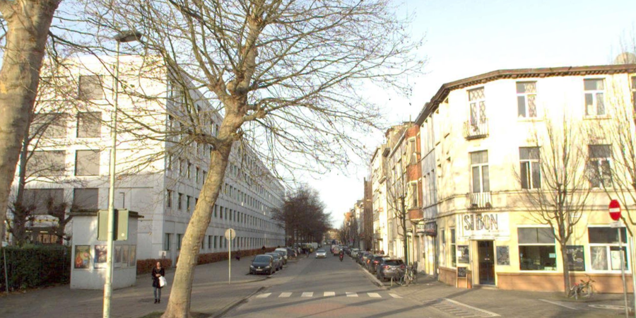 Foto van de Pothoekstraat, genomen ter hoogte van de Lange Kongostraat, richting Schijnpoort, datum onbekend.