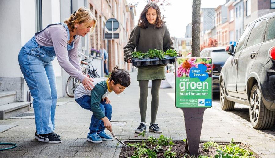 Groenbouwers aan de slag in de Sportstraat Groenbouwers aan de slag in de Sportstraat