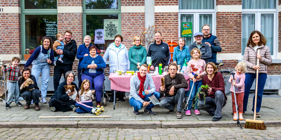 Foto van de bewoners van de Jules van Beylenstraat tijdens de Groeidag van 18 oktober 2025 Foto van de bewoners van de Jules van Beylenstraat tijdens de Groeidag van 18 oktober 2025