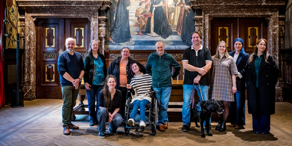 Groepsportret expertengroep Handicap en Toegankelijkheid in het stadhuis