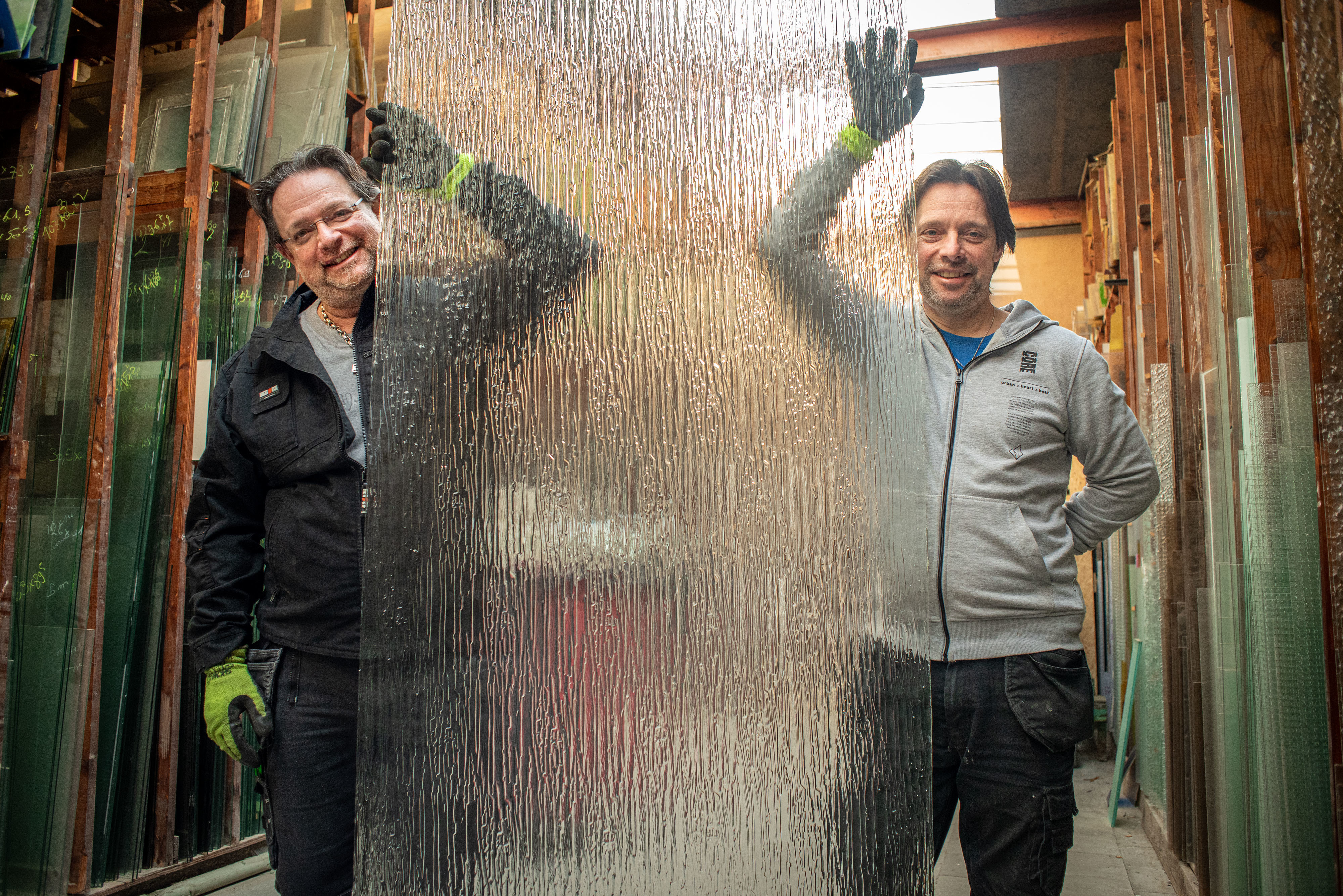 Twee broers en een geribbeld glas ertussen