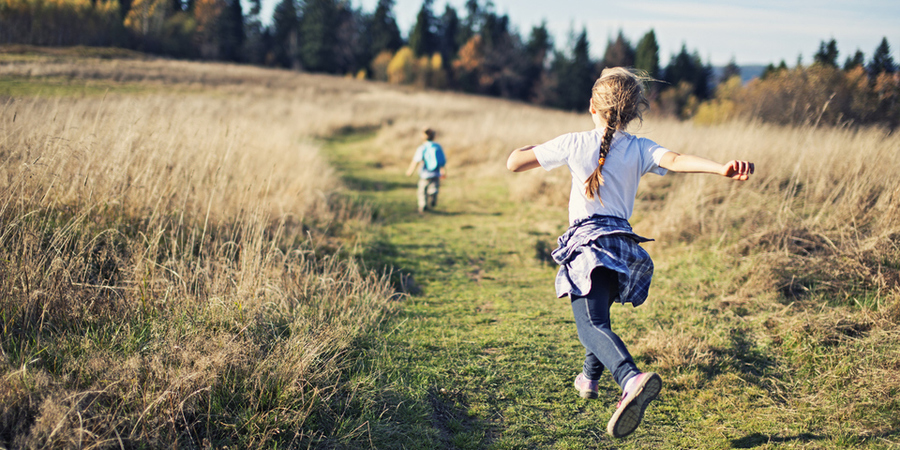 Kinderen in een veld Kinderen in een veld