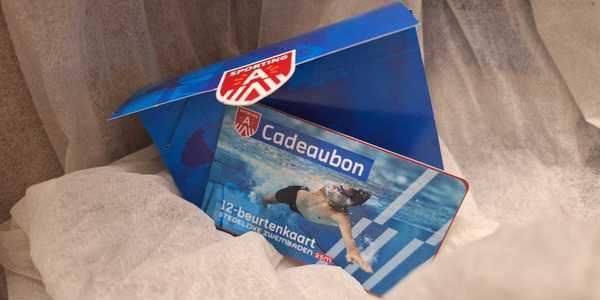 Een cadeaubon voor een 12-beurtenkaart en bijhorende cadeauverpakking