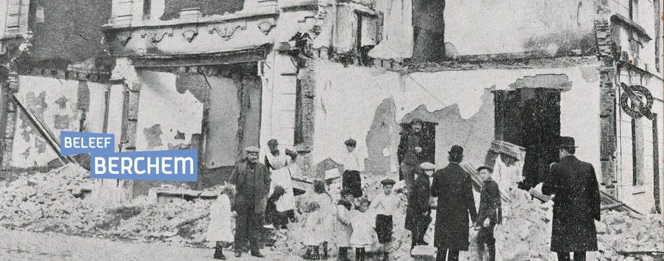 Archiefbeeld van een gebombardeerd huis in Berchem
