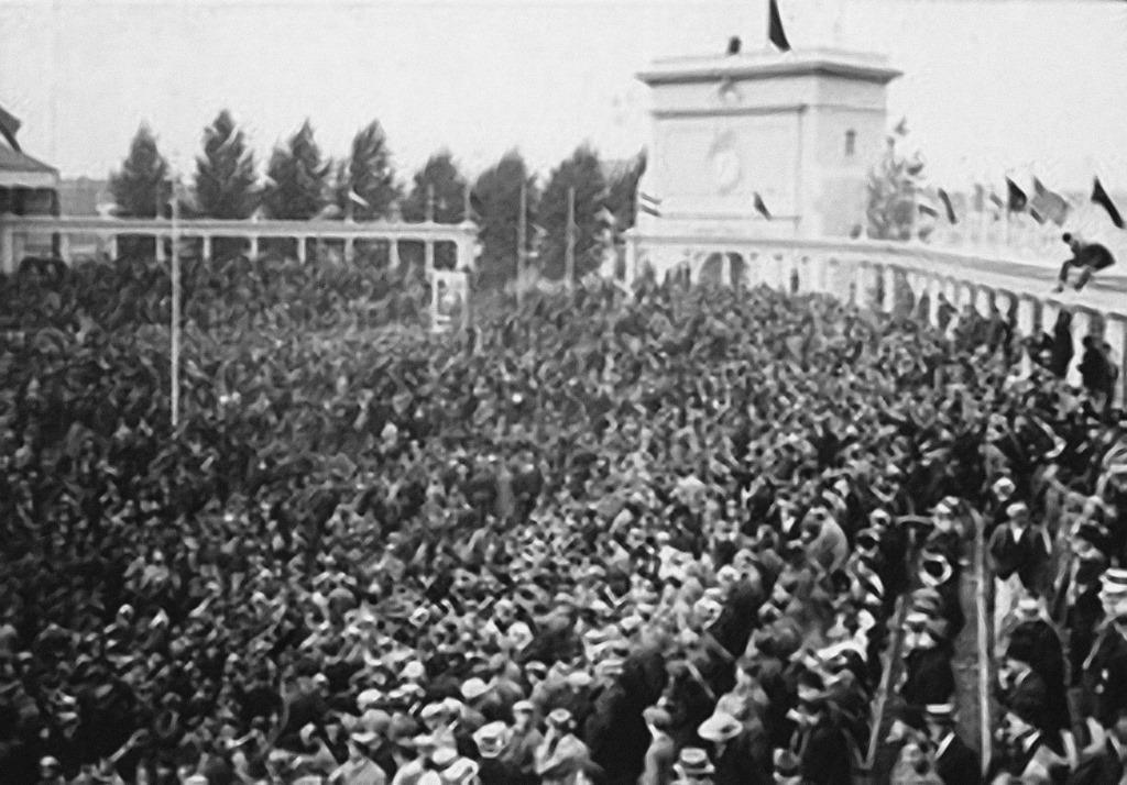 Een volgelopen Olympisch Stadion in 1920