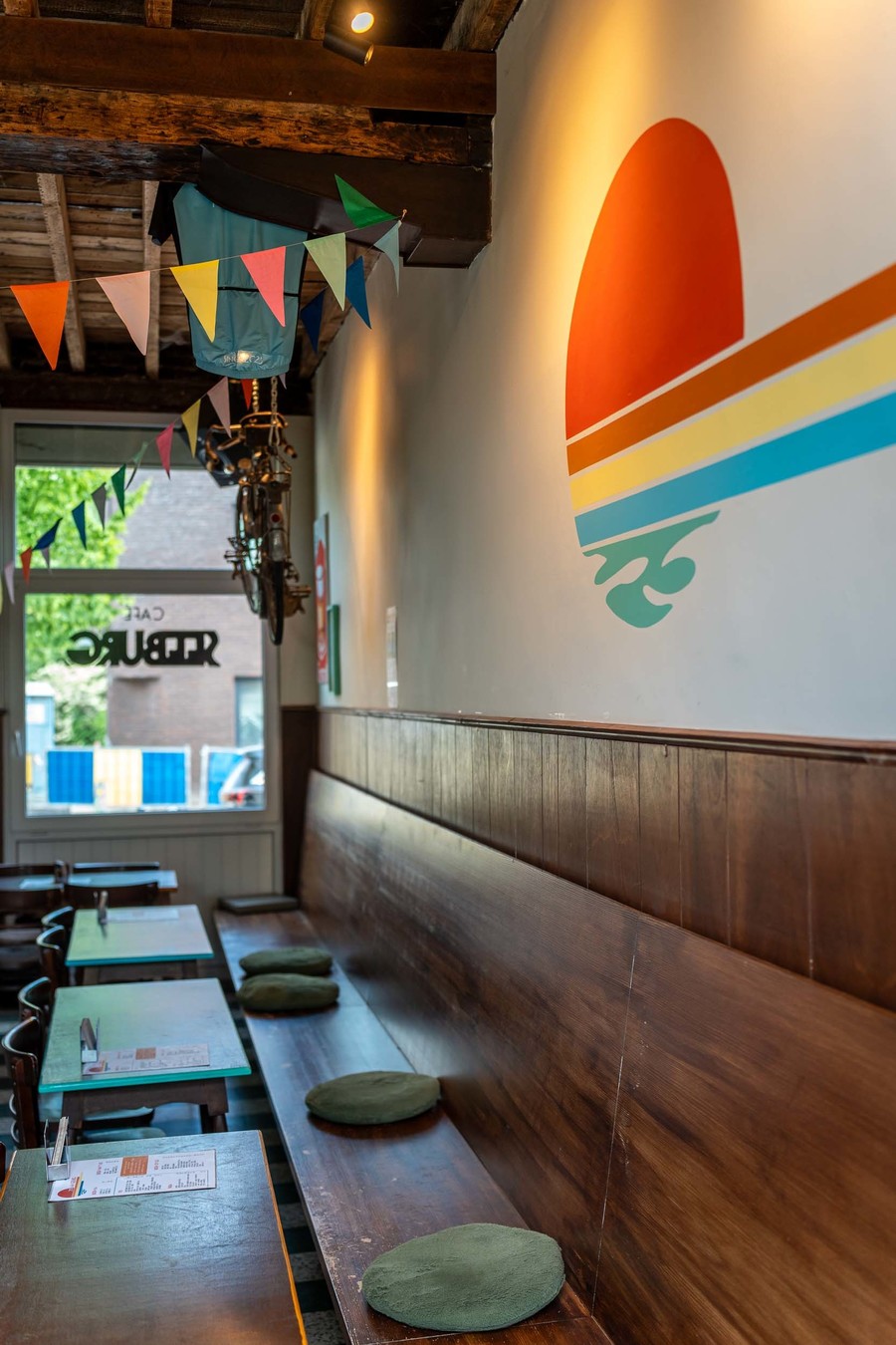 De zitbank in het café