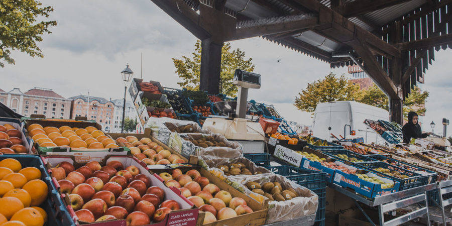 Een fruitkraam aan de Napoleonkaai Een fruitkraam aan de Napoleonkaai