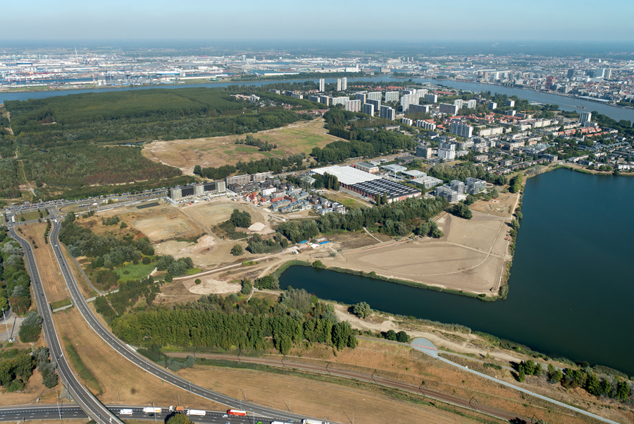 Een luchtfoto van Antwerpen-Linkeroever. Een luchtfoto van Antwerpen-Linkeroever.