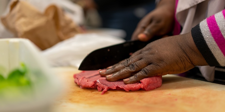 De bereiding van pilao de boeuf