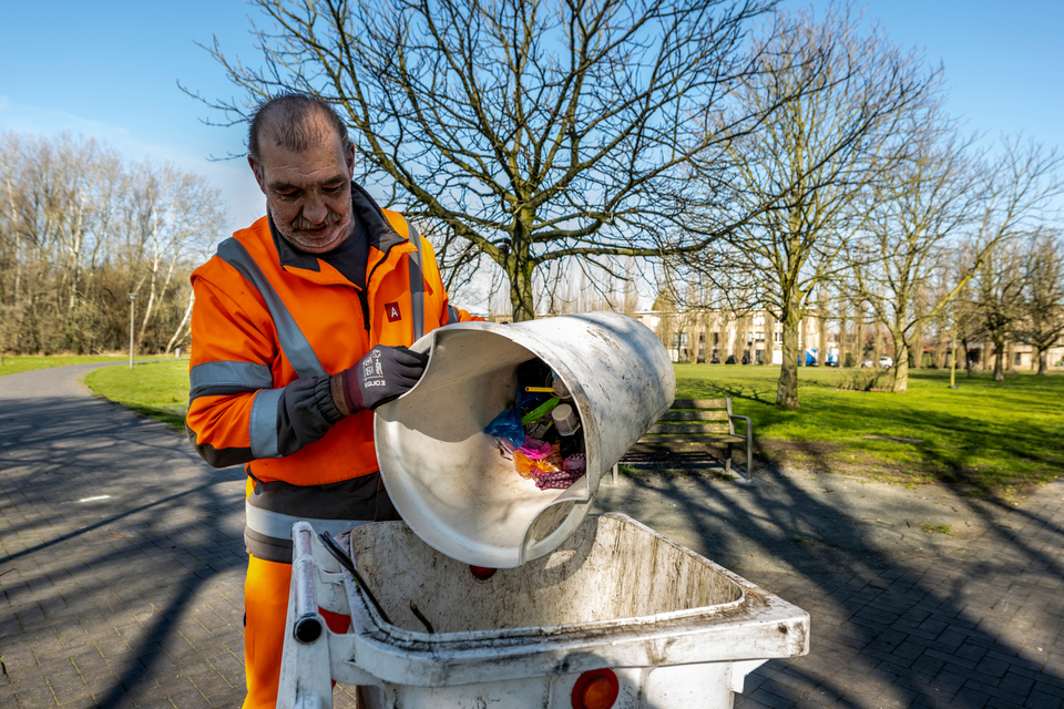 Straatveger aan het werk