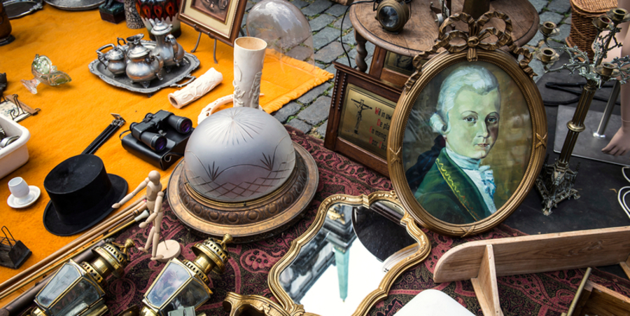 Brocante op een rommelmarkt Brocante op een rommelmarkt