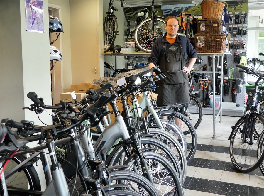 Filip in zijn winkel